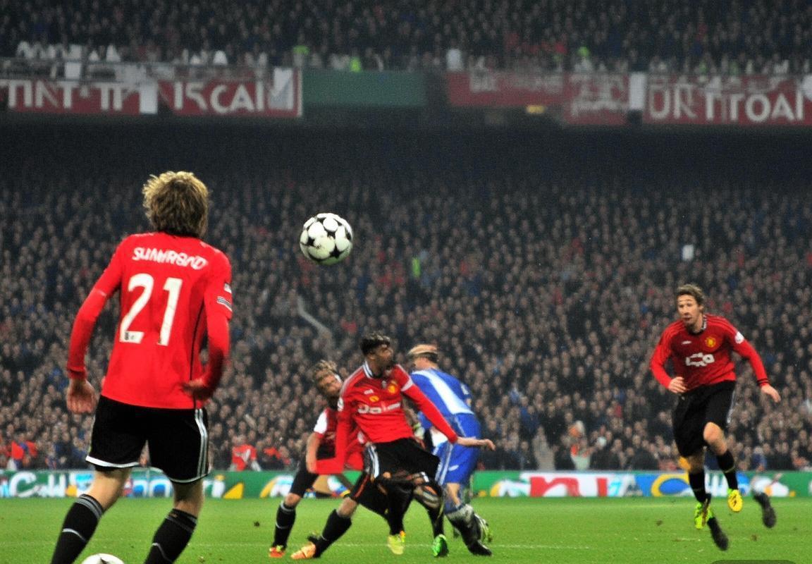 2011欧冠决赛：曼联逆转切尔西经典对决回顾(图2)